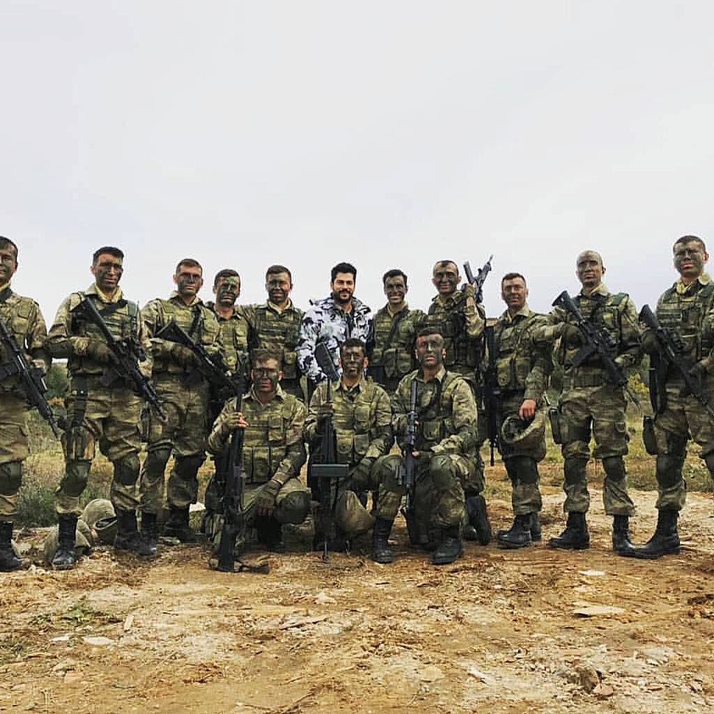 Burak Özçivit ve Kerem Bürsin aynı filmde Burak Özçivit ve Kerem Bürsin aynı filmde